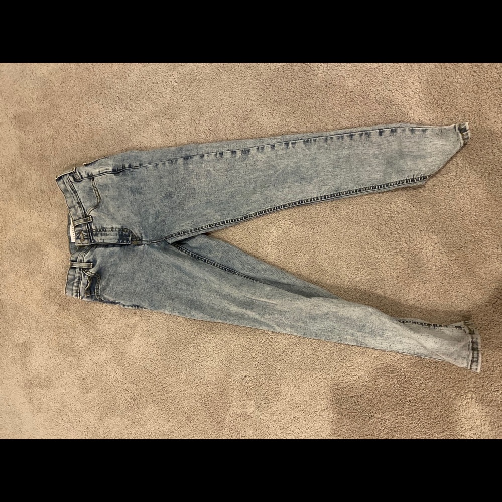 TOPSHOP LIGHT WASH JEANS